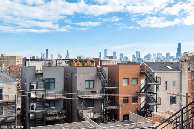 Building Photo - 1111 N Paulina St