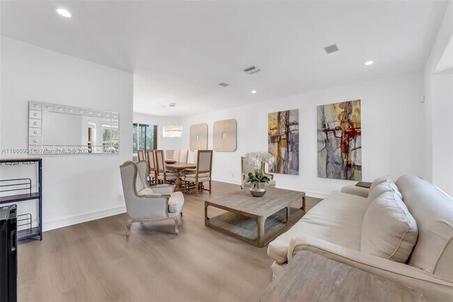 Building Photo - 420 Montclaire Dr