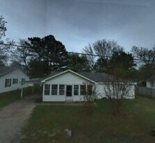 Building Photo - 706 Beauchamp St