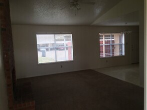 Building Photo - 9007 Woodgate Cir E