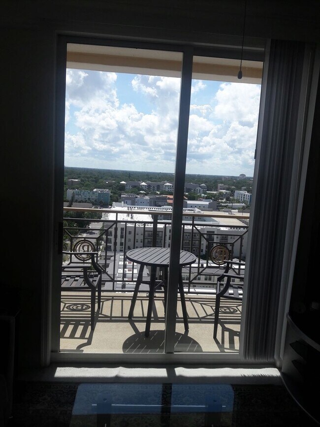 Building Photo - DOWNTOWN SARASOTA ANNUAL TURNKEY FURNISHED...