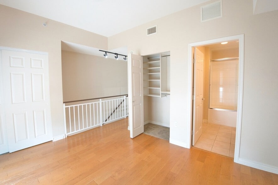 Building Photo - 1240 India St