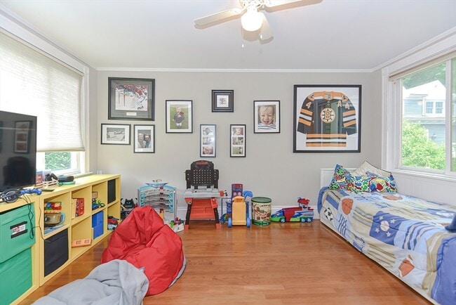 Building Photo - 2 Elm St