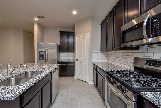 Building Photo - 1427 Central Heights Dr