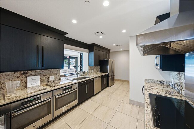 Building Photo - 3301 Bayshore Blvd