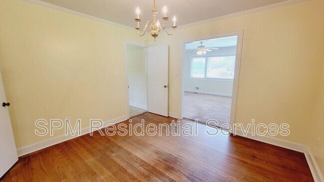 Building Photo - 2512 Castle Hayne Rd