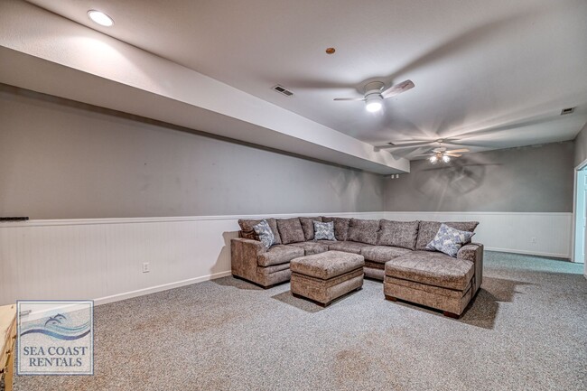 Building Photo - SUMMER MONTHLY RENTAL!!! AVAILABLE MAY-SEP...