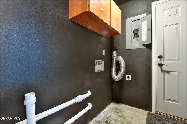 Building Photo - 408 Crane Ave