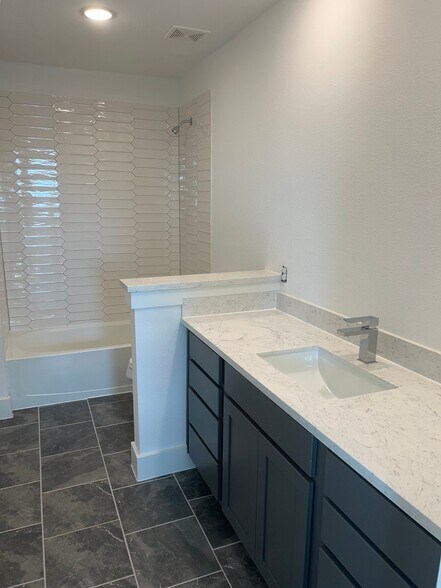 Building Photo - 8903 Cave Springs Mews