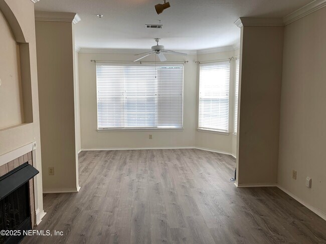 Building Photo - 13810 Sutton Park Dr N