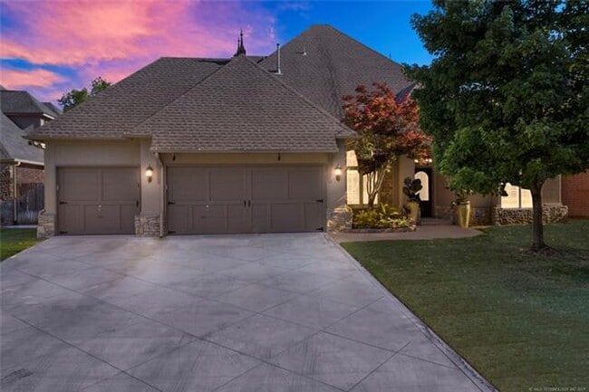 Building Photo - GORGEOUS Legacy Park 4+ Bedroom 3.5 Bath 3 Car Garage - Jenks SE Schools!