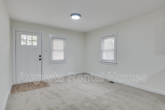 Building Photo - 2753 Hazel St