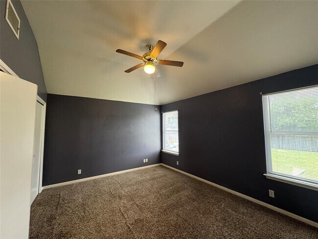 Building Photo - 110 Meadowside Dr