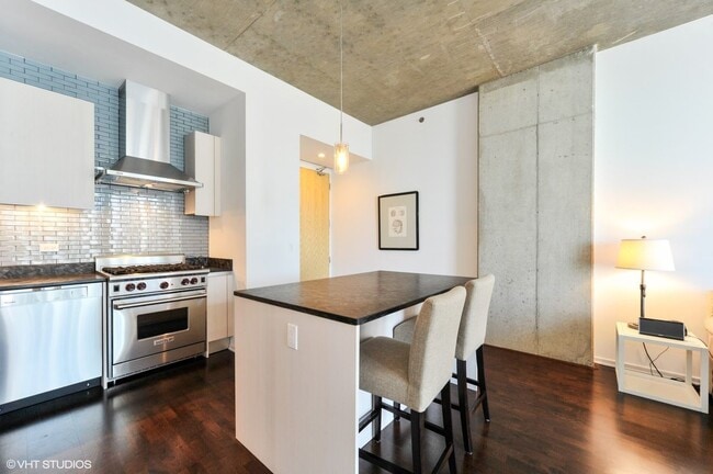 Building Photo - 600 N Fairbanks Ct