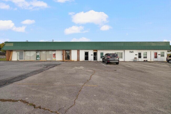 Building Photo - 2908 Bloomingdale Rd