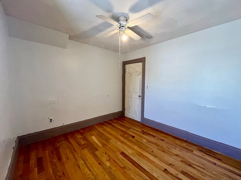 Building Photo - 10 Hamden Cir