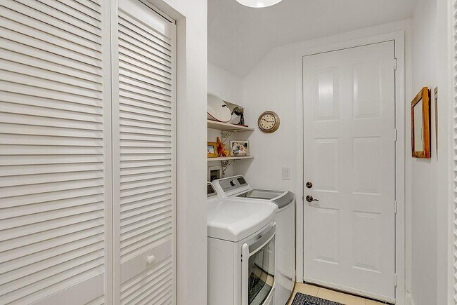 Building Photo - 631 Moondancer Ct