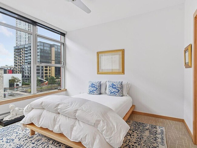 Building Photo - 215 10th Ave S