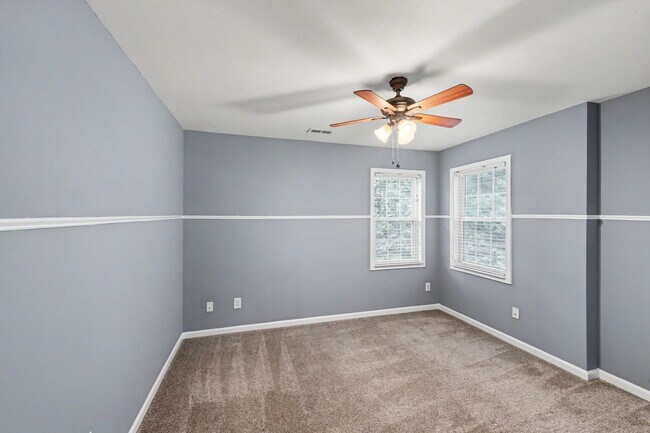 Building Photo - Exceptional 5-Bedroom Home with Finished Basement in Prime Location!