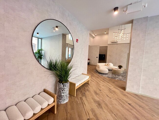 Building Photo - 733 W Pratt St