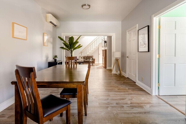 Building Photo - 4004 SE Division St