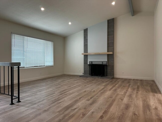 Building Photo - Fully Remodeled Single-Level Encinitas Gem...