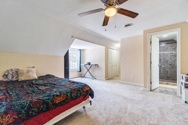 Building Photo - 6040 Airway Ln