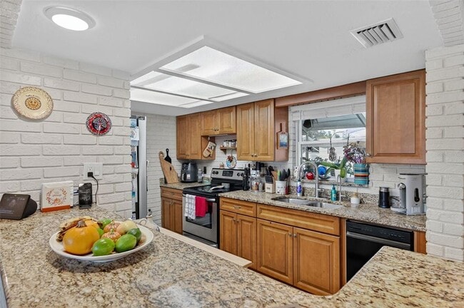 Building Photo - 11761 80th Ave