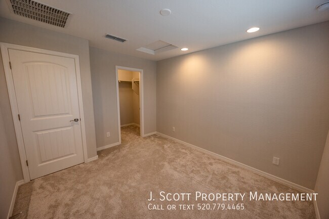 Building Photo - 5839 N 88th Ln
