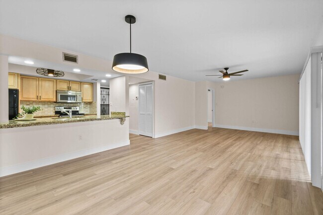 Building Photo - 2233 NW 22nd Ave