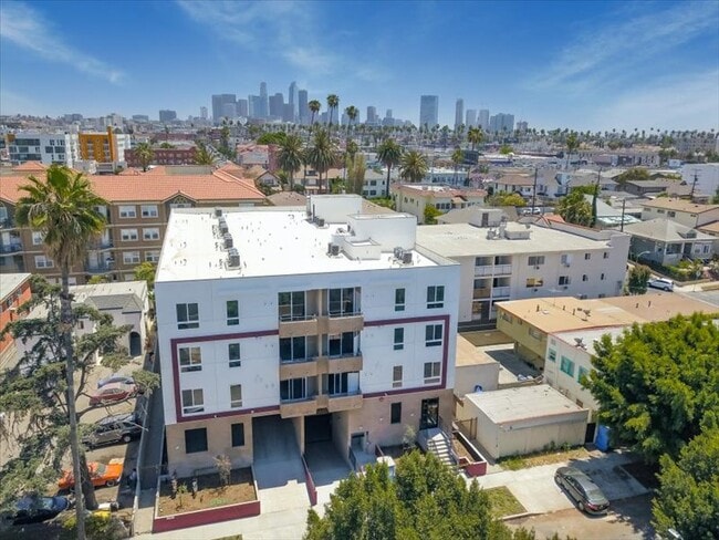 Building Photo - 928 S Berendo St