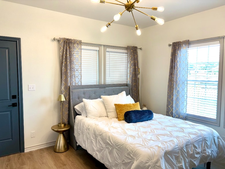 Building Photo - 324 S Saunders Ave