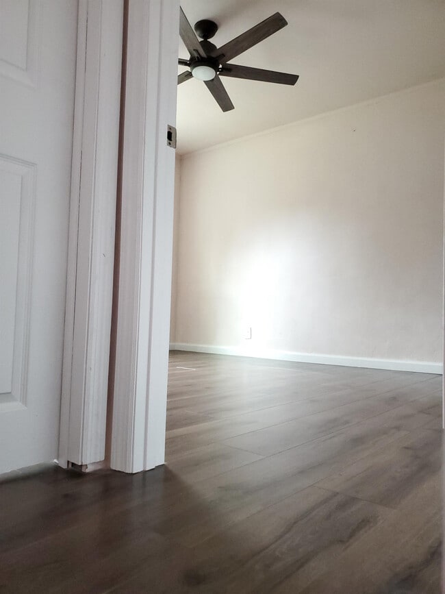 Interior Photo - 1086 Clinton Road