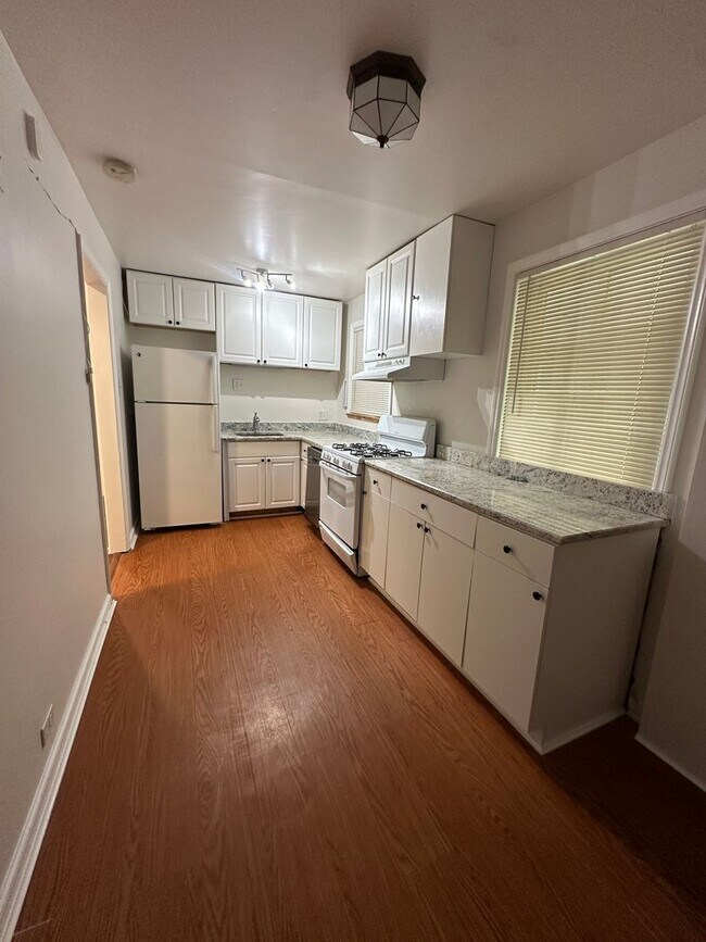 Building Photo - 1055 Leyden St