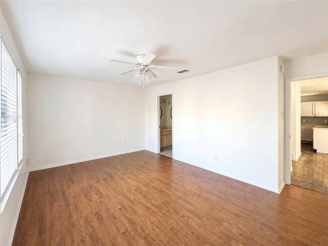 Building Photo - 15334 Barataria Dr