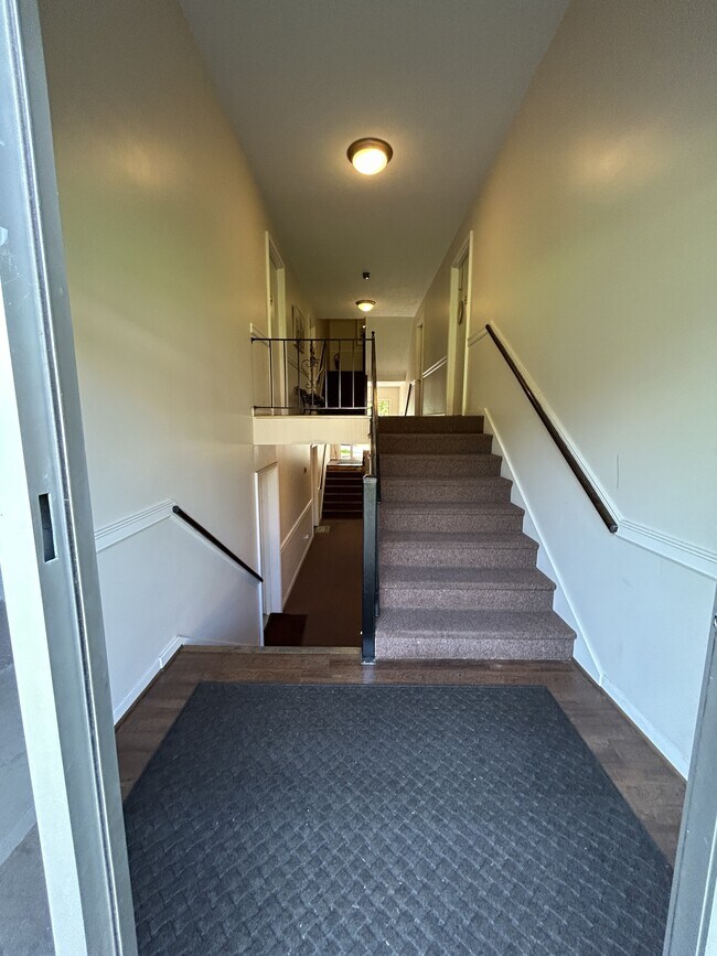 Building Photo - 103 N Edgewood Dr