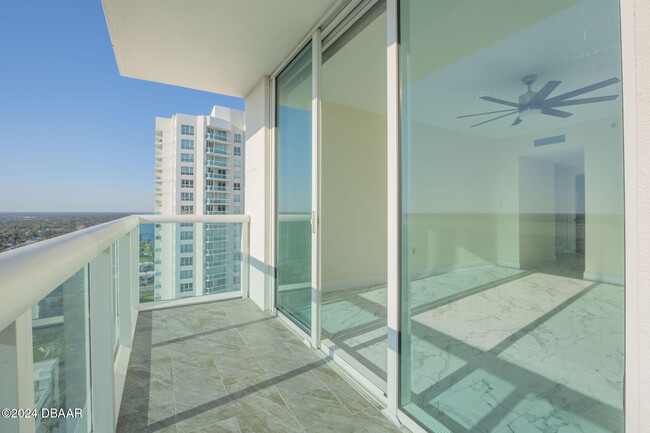 Building Photo - 231 Riverside Dr