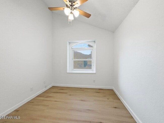 Building Photo - 10916 Loma De Luz Pl