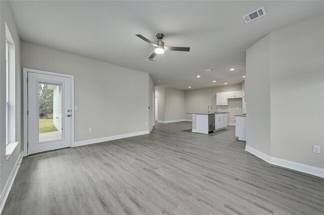 Building Photo - New Lago Vista Duplex