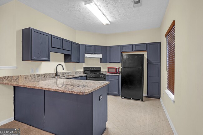 Building Photo - 5475 Hampton Ct