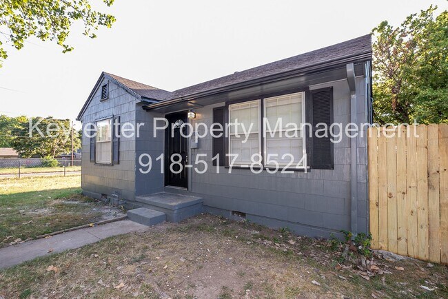Building Photo - 1502 N Columbia Ave