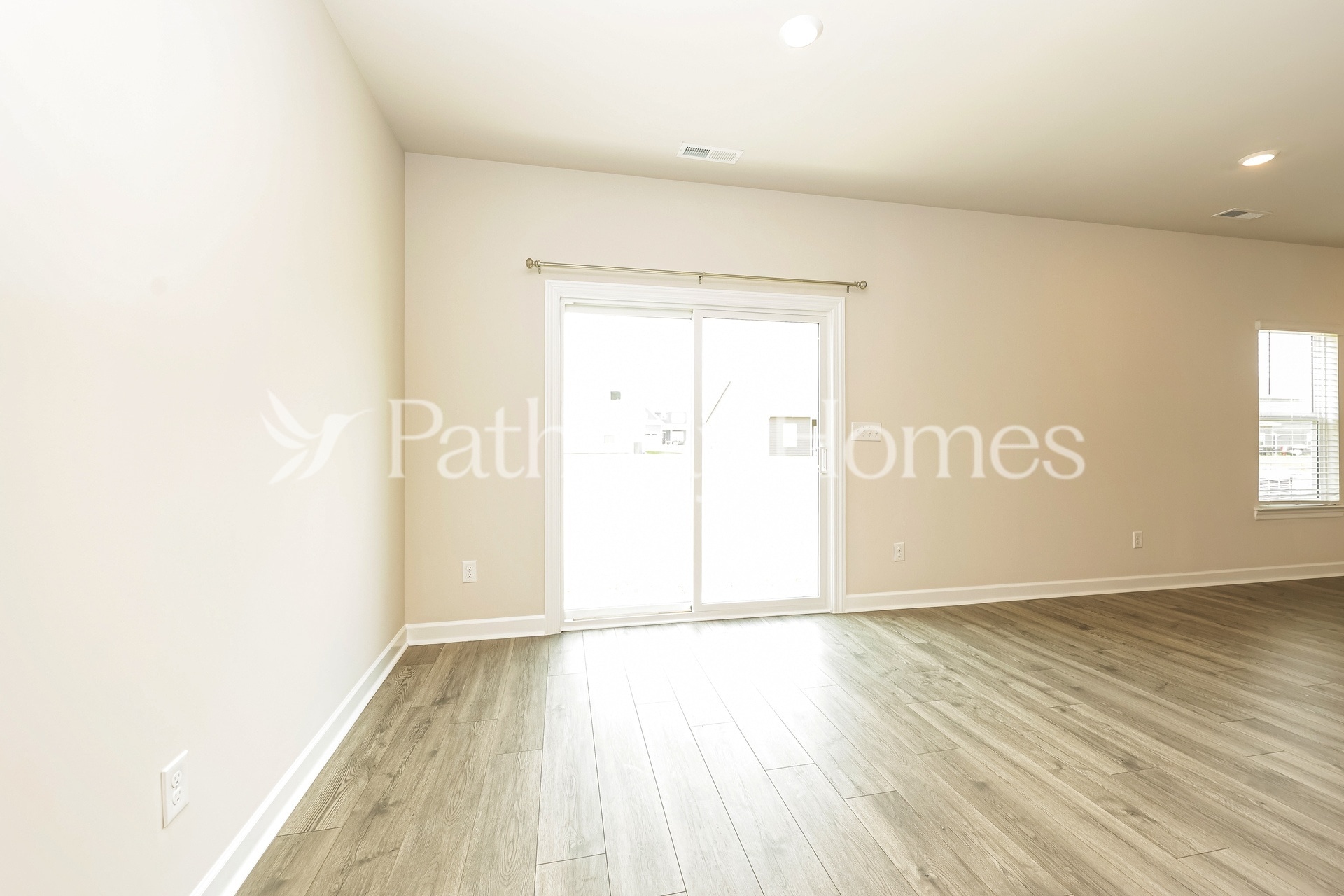 Building Photo - 3440 Quintana Dr