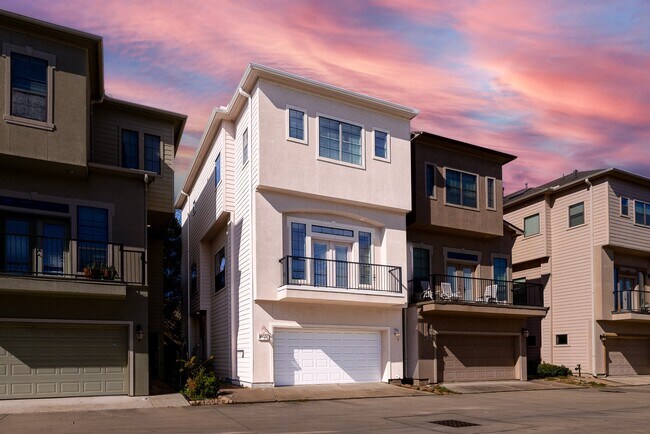 Building Photo - 10626 Clearview Villa Pl