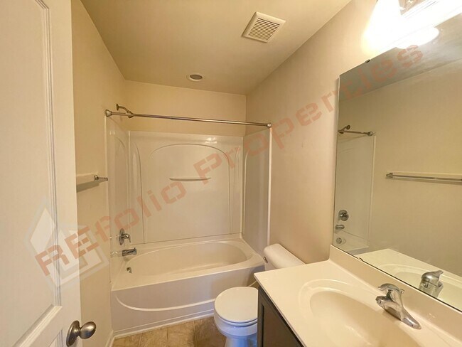 Building Photo - 2 Bedroom, 2.5 Bathroom Townhome with 2 Parking Spaces in Renaissance Park – Minutes from Downtow...