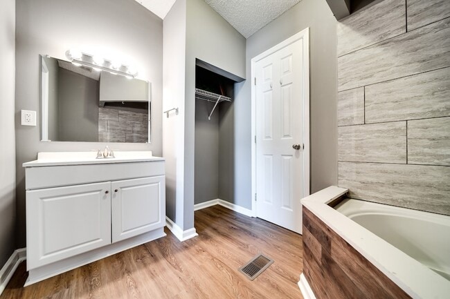 Building Photo - 1128 Drew Rd