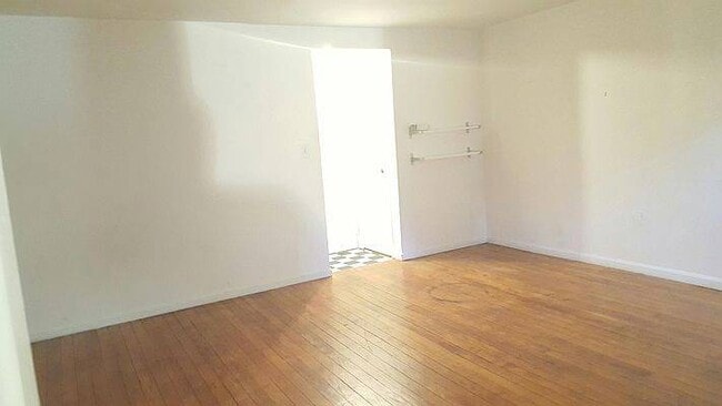 Building Photo - 219 Clinton Ave