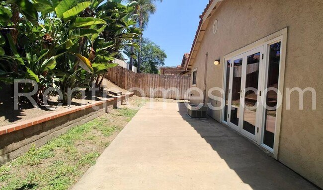 Building Photo - 1260 Corte Famosa