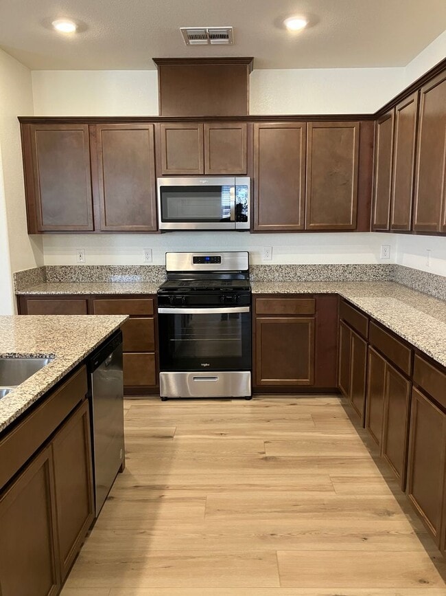 Building Photo - 1977 Apiary Wy