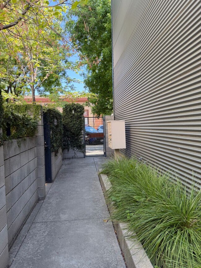 Building Photo - Rare Live/Work or Residential Opportunity in the Heart of North Oak Park!