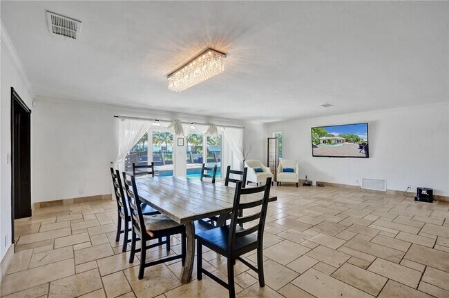 Building Photo - 3100 NE 56th Ct